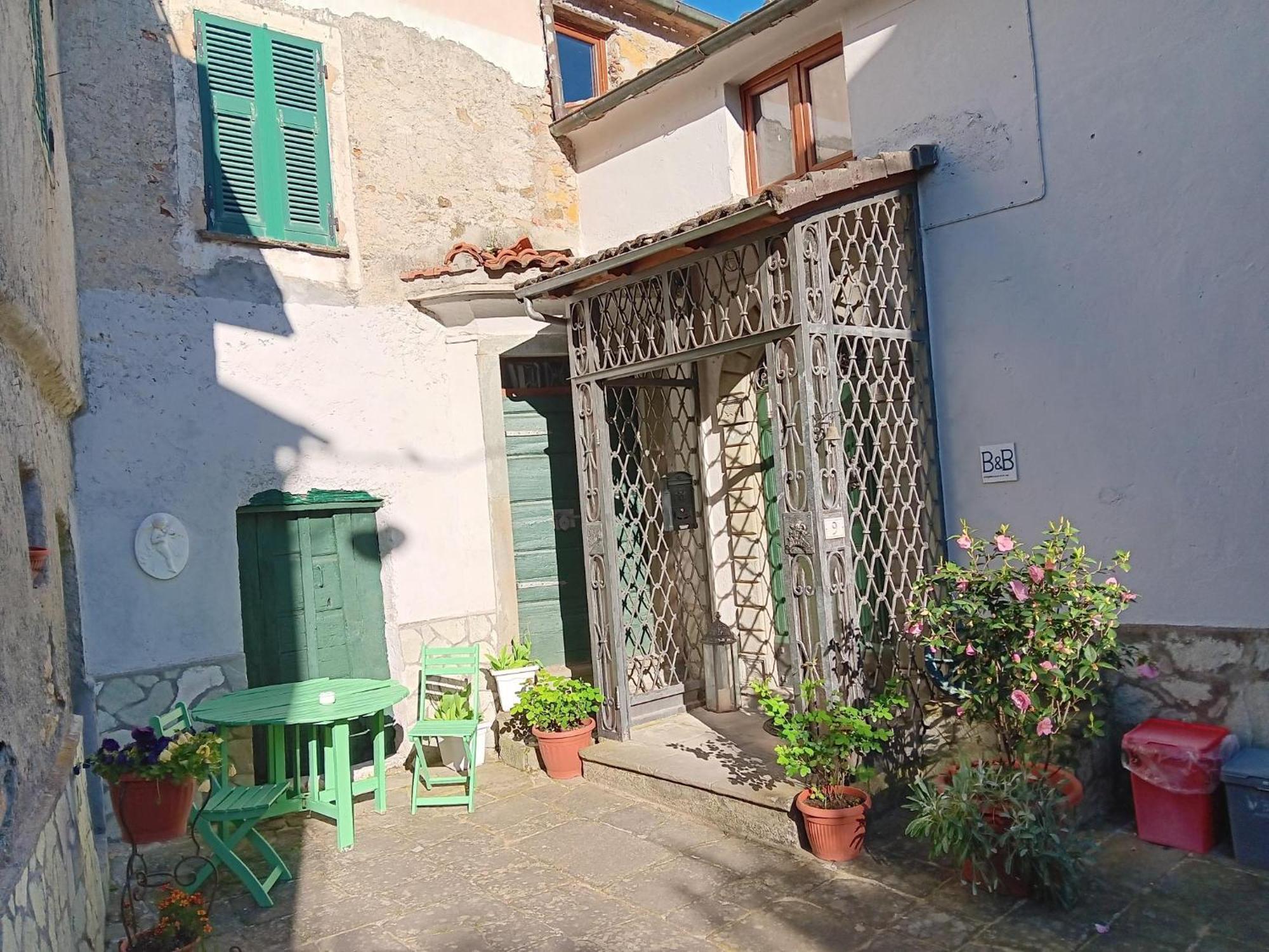 Monti Guesthouse Monti di Licciana Nardi Exterior photo