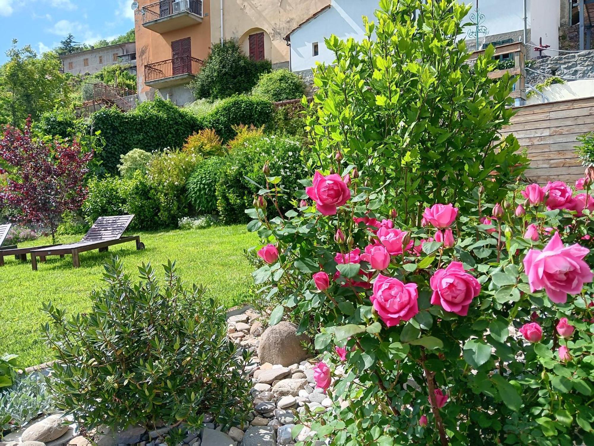 Monti Guesthouse Monti di Licciana Nardi Exterior photo